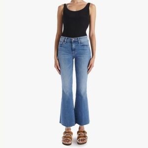 Mother Women’s The Weekender Fray Flared Denim Jeans in Hop on Hop Off Wash 26